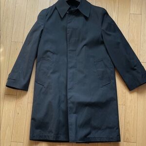 Vintage Men's Classic Black Lined Trench Coat as new condition